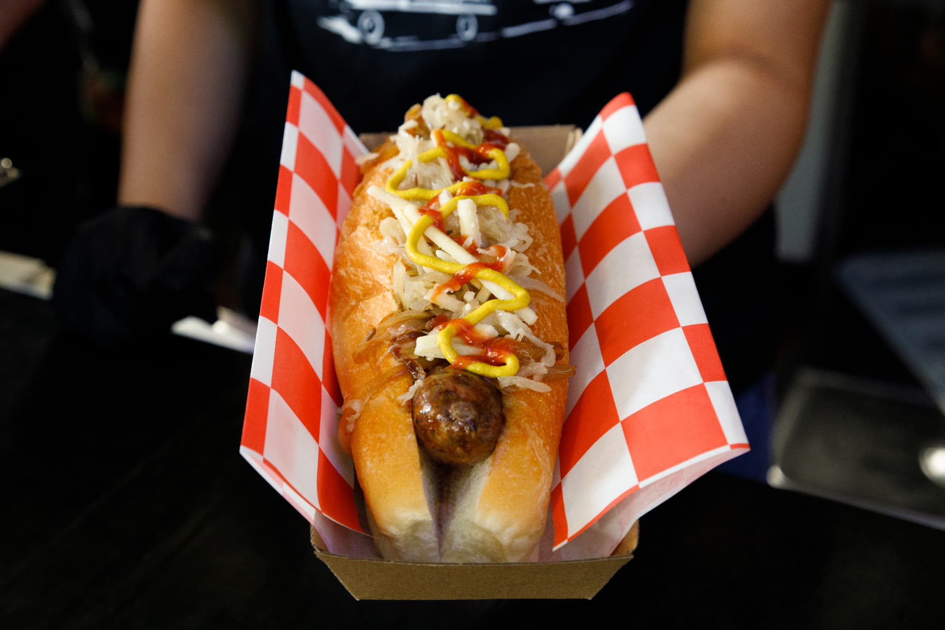 Urban Wolf Signature Brat Bar sausage